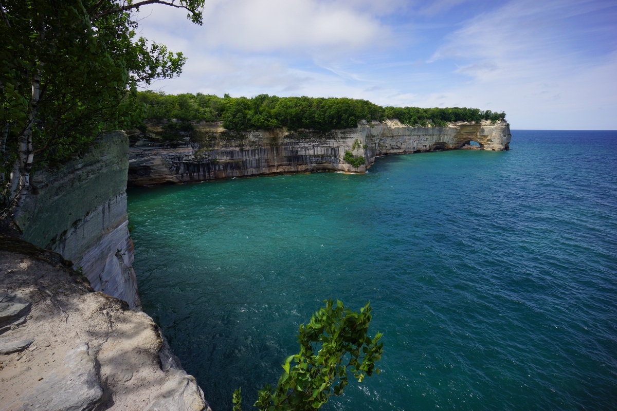 pictured rocks distant view of grand portal point