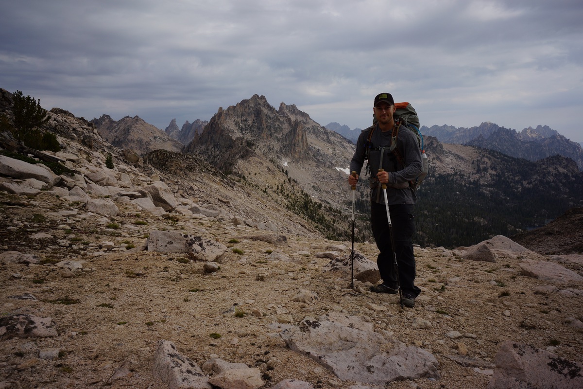 backpacker on packrat pass in the sawtooth wilderness