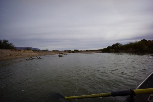 crossing the rio grande river legally in a row boat